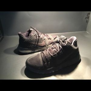 Kids Nike Kyrie 4 Shoes Boy’s Sz 7Y Dark Grey